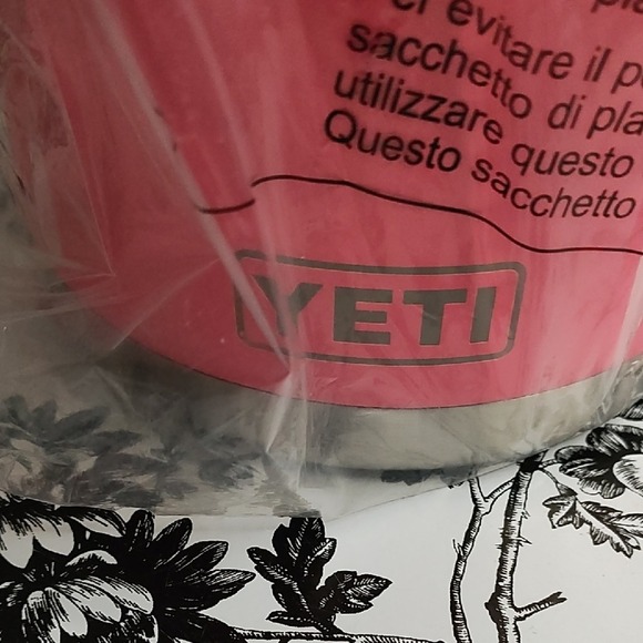 YETI Rambler 64 oz Bottle - Hot Pink - Water Bottle NEW - Picture 5 of 16